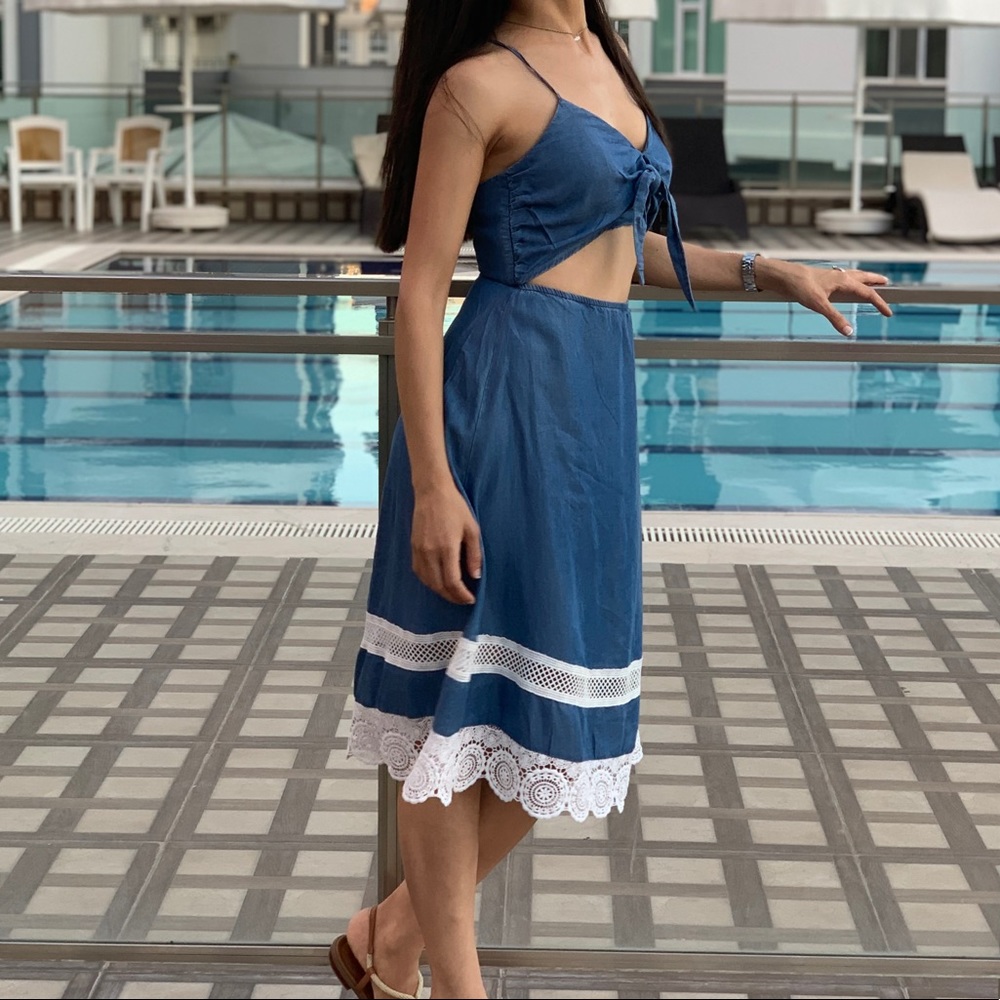 Dress - Picture 2 of 4